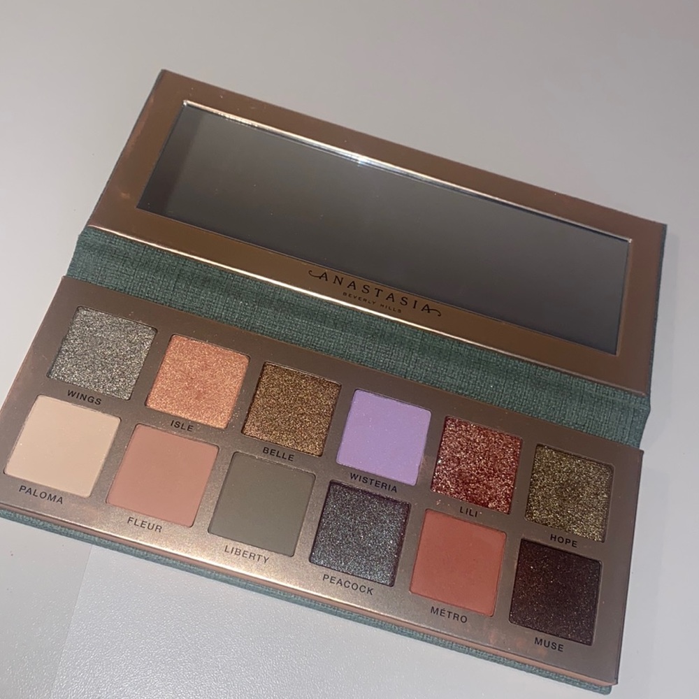 Barely touched ABH Pallete 😍